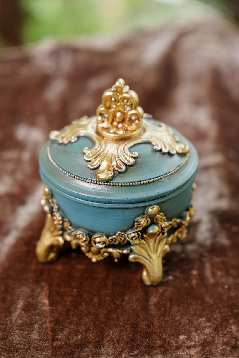 Decorative resin storage box for jewelry