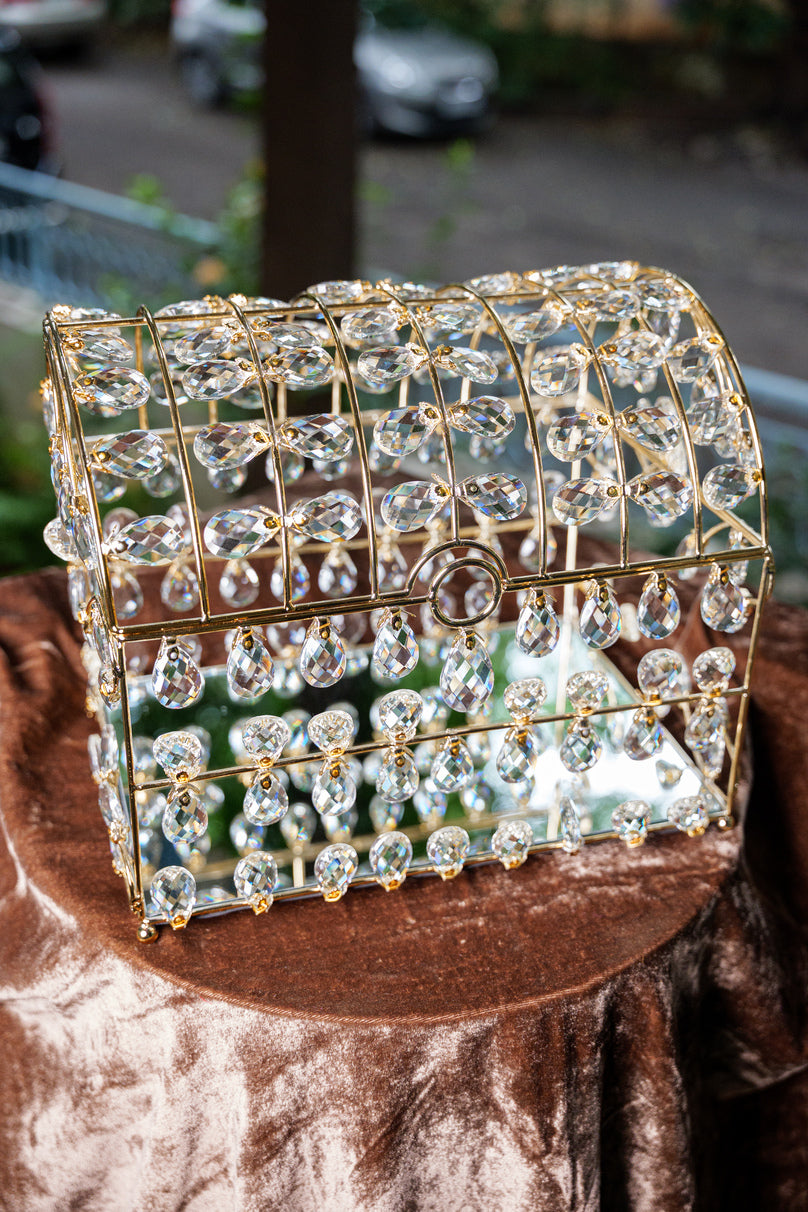 Golden crystal treasure box with trunk design