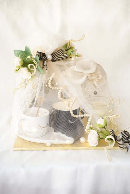 Customizable anniversary and valentine gift hamper India