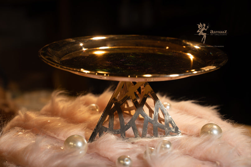 
                      
                        Round Gold Cake Platter with Geometric Base
                      
                    