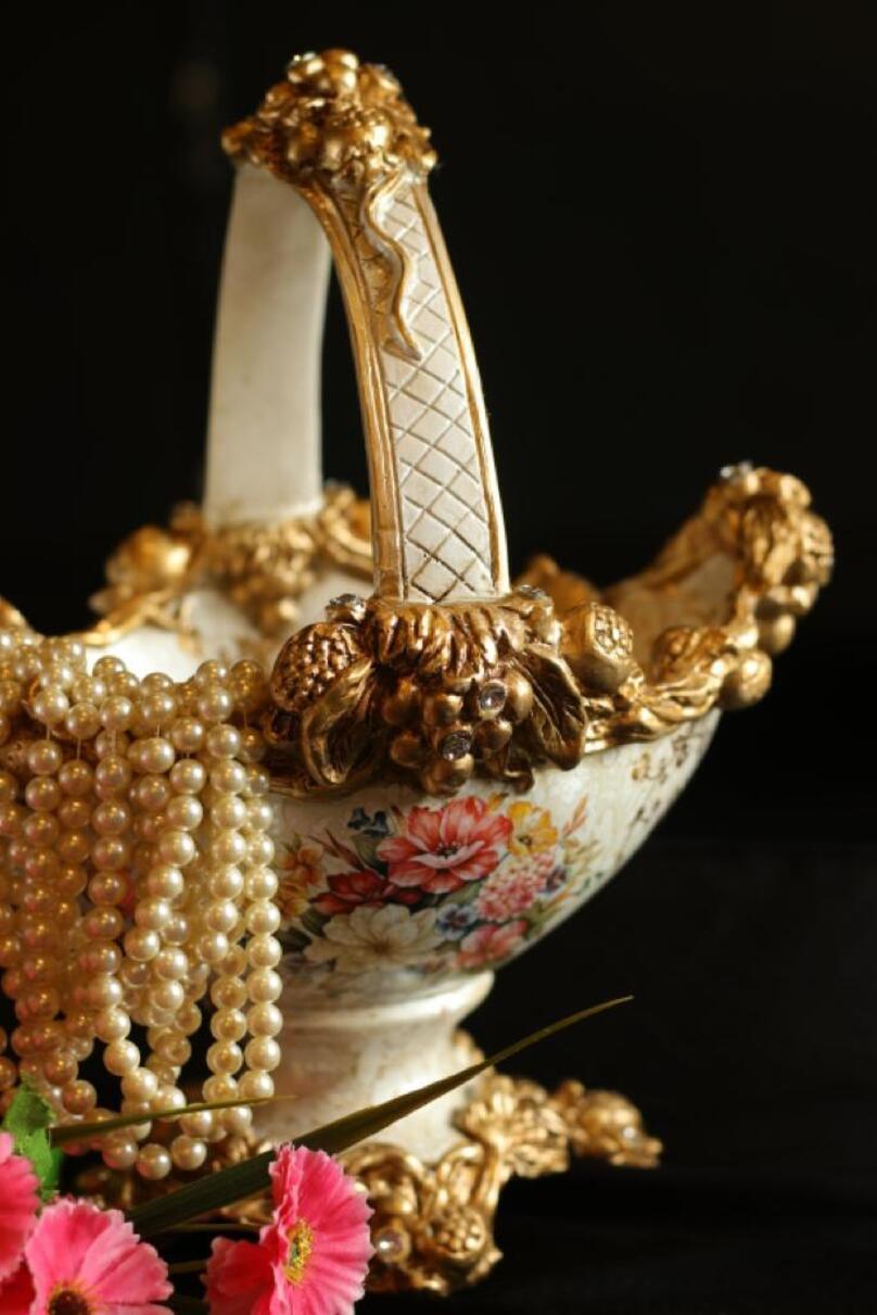 Royal Vintage Floral Basket 