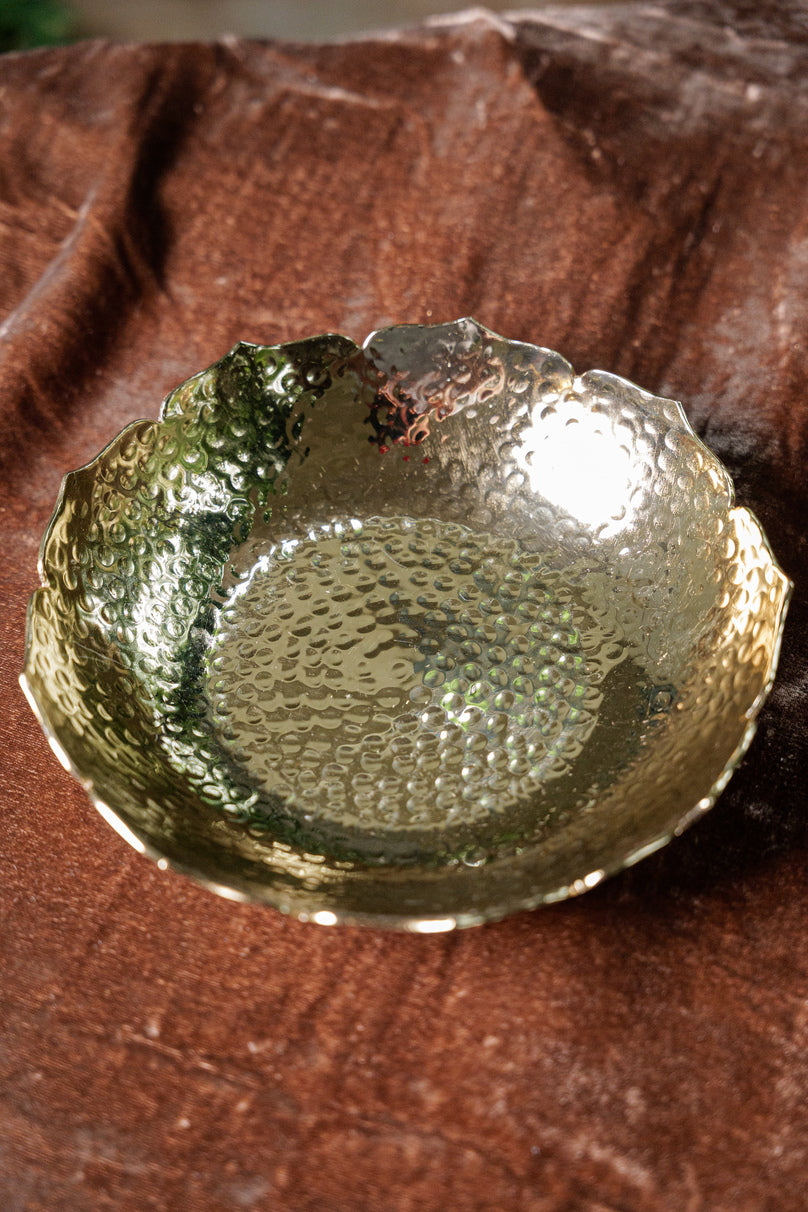 Scalloped urli for home decor