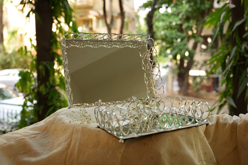 Mirror tray with geometric frame