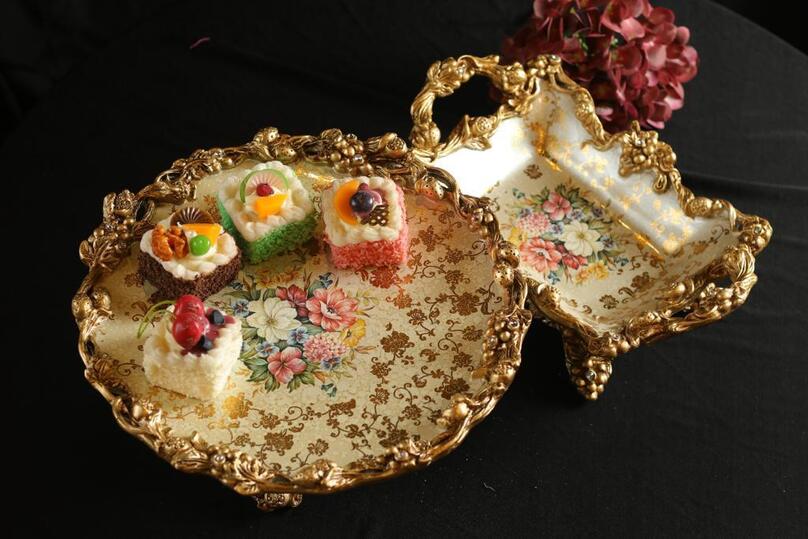 Vintage Golden Bloom Cake Stand
